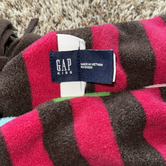 GAP Kids fleece scarf, Justice convertible sequin gloves and NWT magic gloves - Picture 3 of 5